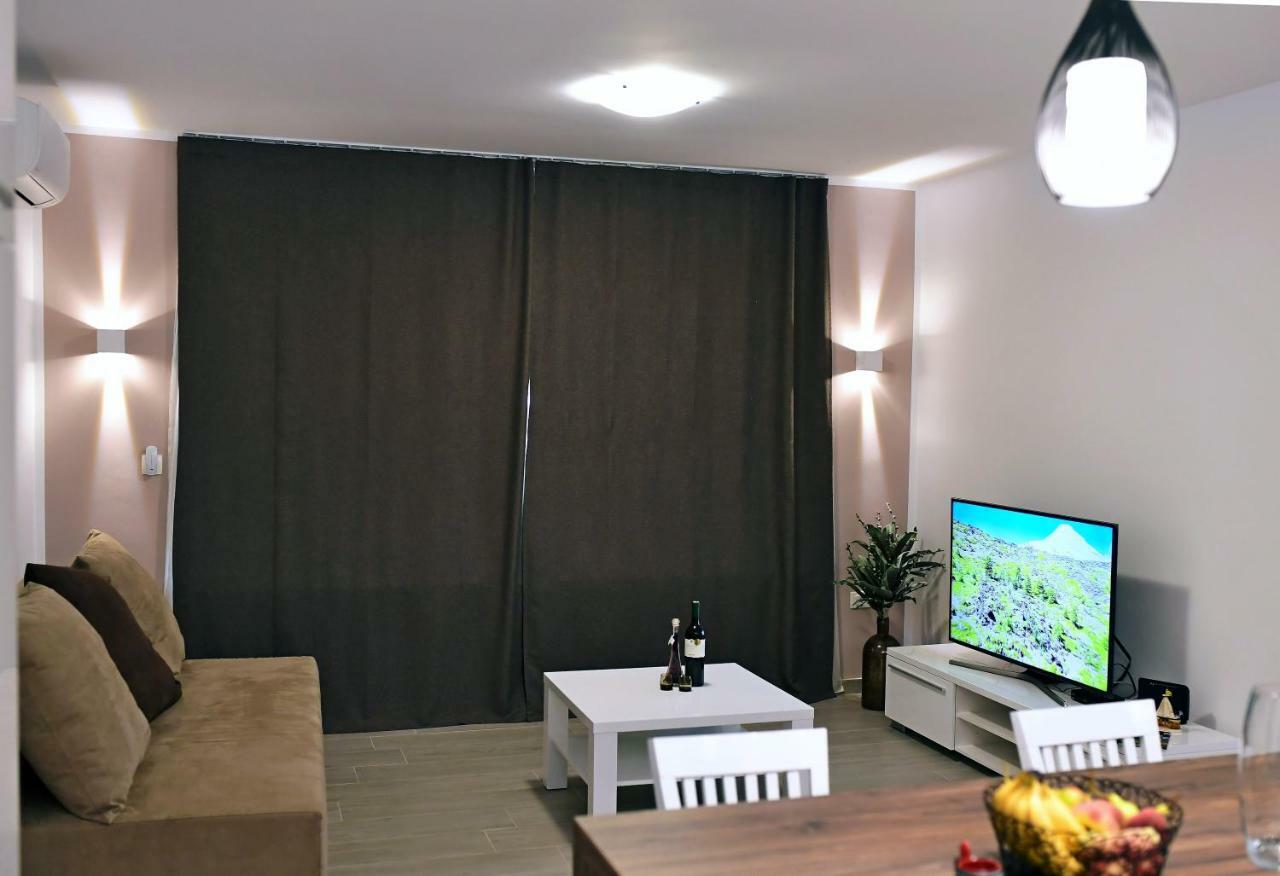 Apartment Luce ニヴィーチェ エクステリア 写真