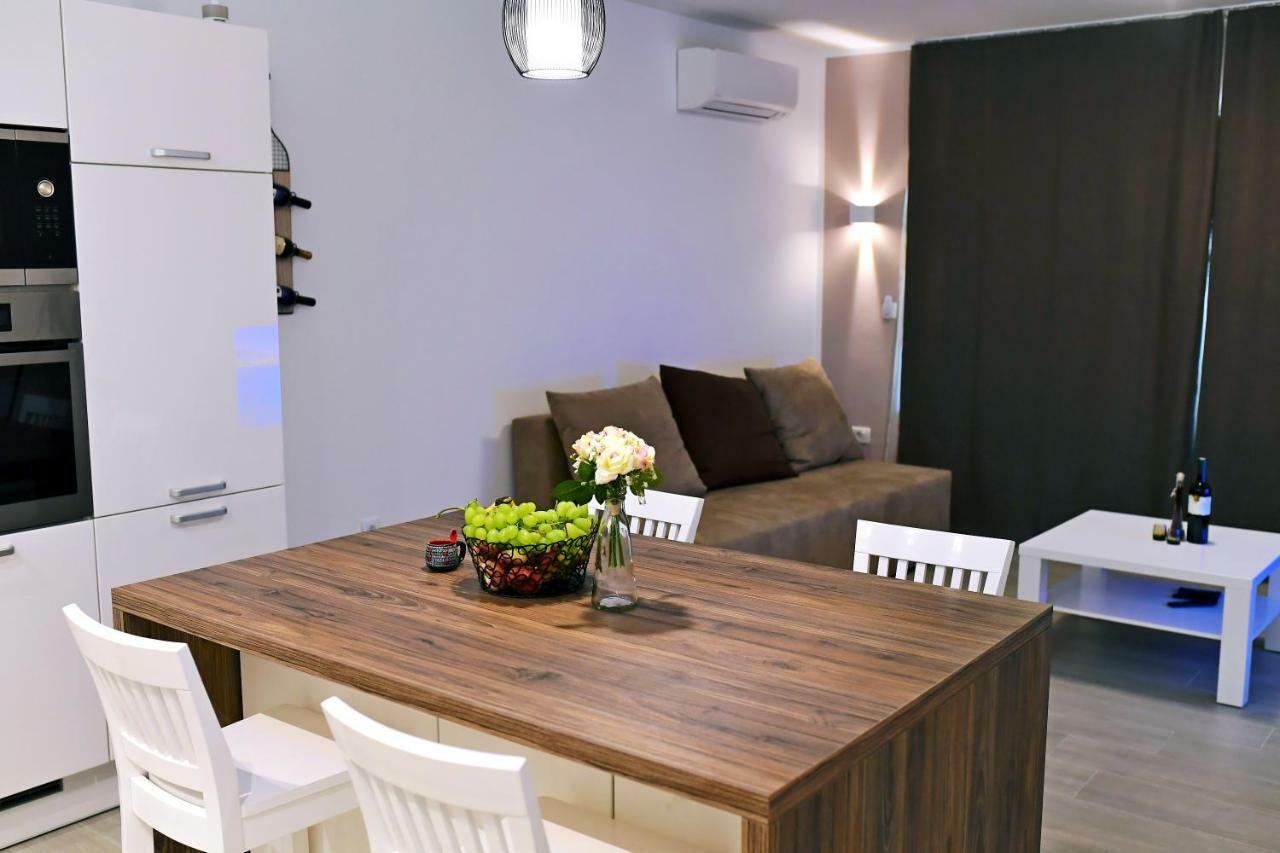 Apartment Luce ニヴィーチェ エクステリア 写真